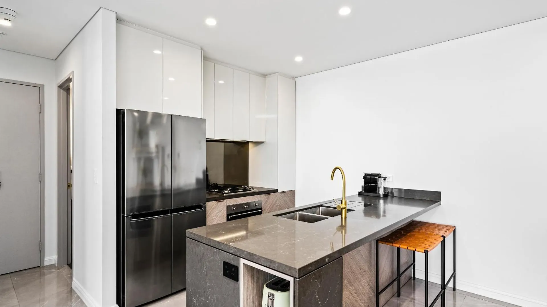 Surfers Paradise New Beachfront Apartments Gold Coast Avustralya