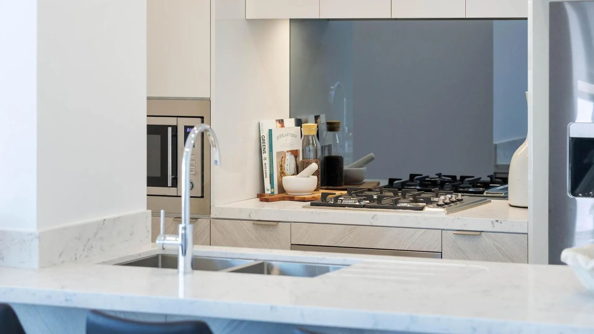Surfers Paradise New Beachfront Apartments Gold Coast